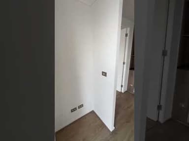 Acogedor Depto 1D 1B con Estacionamiento y Bodega, a pasos del Metro L5 - video
