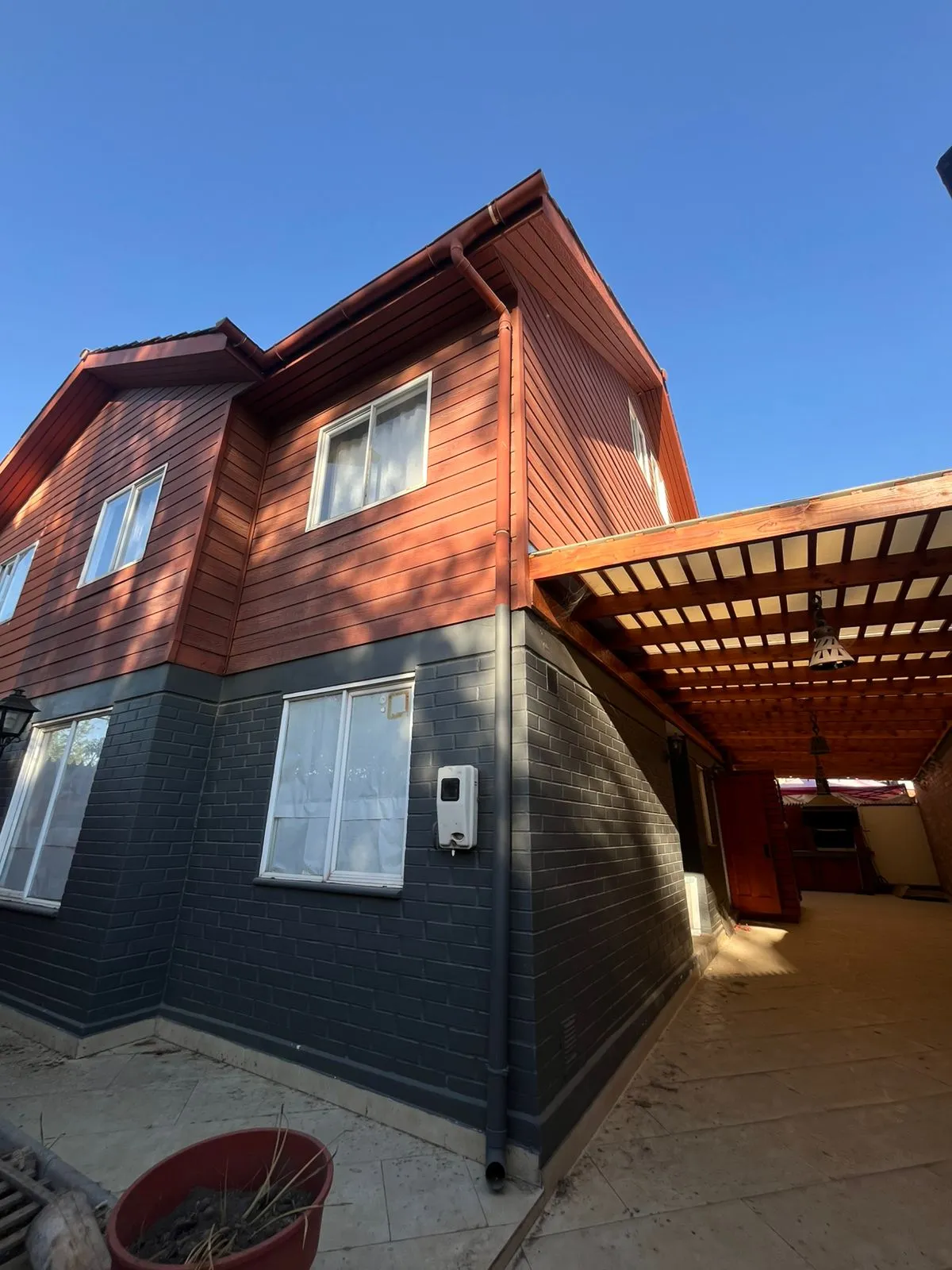 Se Vende Hermosa Casa + 3 Pisos Con 3 Dorm, 3 Baños, Maipu.