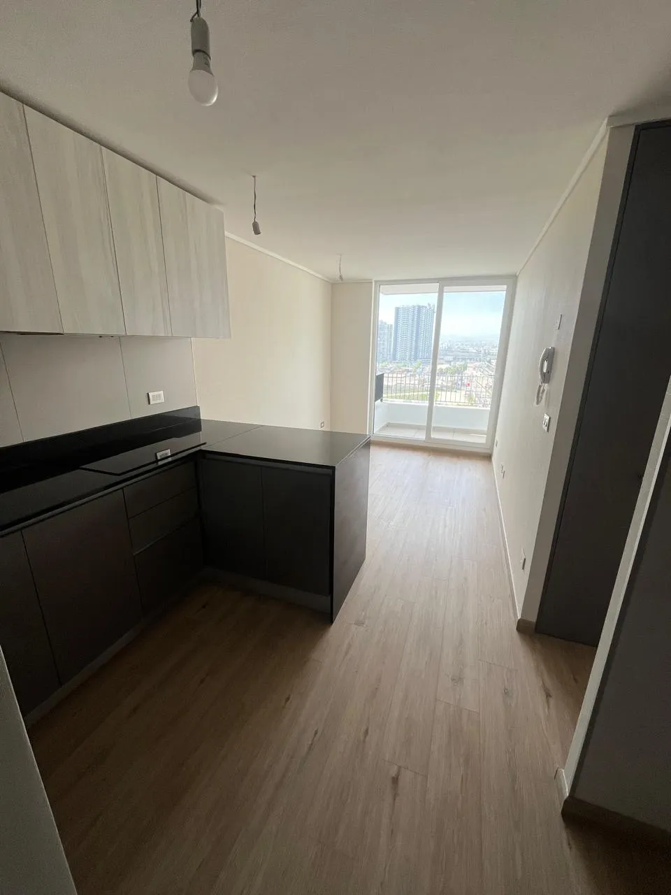 Se arrienda Depto 2 Dorm, 1 Baño con Estac y Bodega, frente a clinica bupa.