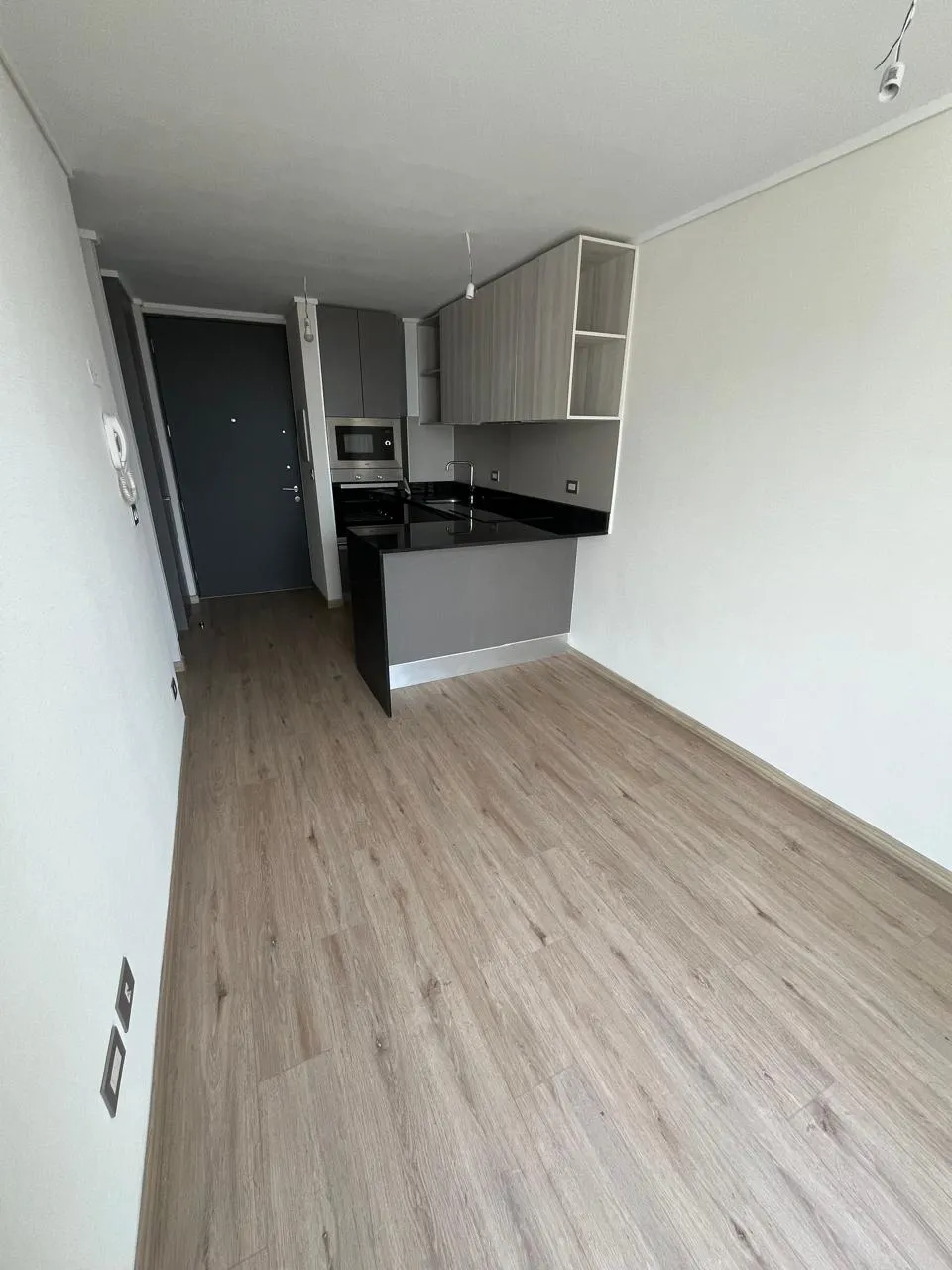 Se arrienda Depto 2 Dorm, 1 Baño con Estac y Bodega, frente a clinica bupa. – foto 2