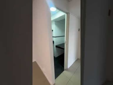 Oficina con 3 privados, kitchenette y un baño, ubicado en Huérfanos. - video